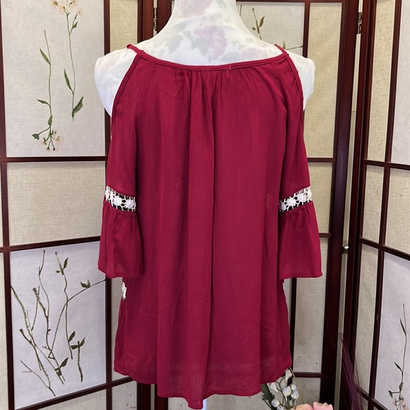 Sexy Urban Girl burgundy/cream embroidered blouse 🌹 (NWOT) - Picture 4 of 6